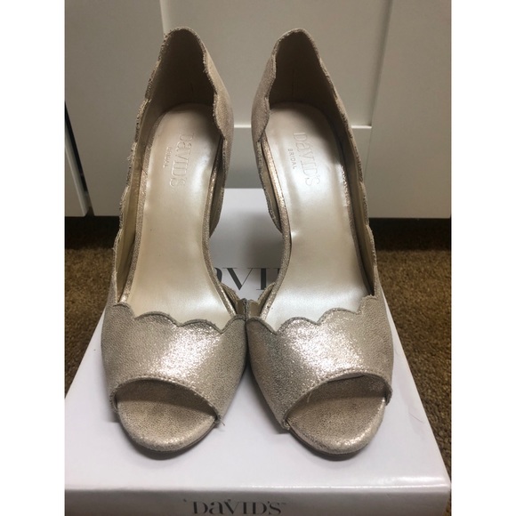 Davids Bridal Gold/Champagne scallop High heels - Picture 2 of 8